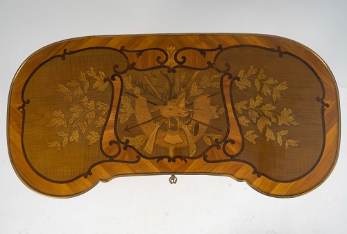 André-Louis Gilbert (1746–1809) – Table écritoire à marqueterie de chasse, vers 1775 - MLD Antiquités