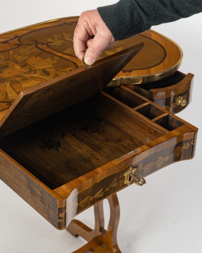 Antiquités - André-Louis Gilbert (1746–1809) – Table écritoire à marqueterie de chasse, vers 1775
