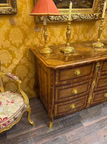 18th century - A Fine Dauphiné Mazarine Commode, Louis XIV Period, c. 1700