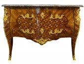 Commode sauteuse à marqueterie et bronze au C couronné par Gilles Joubert