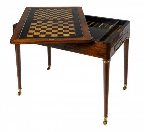 Table à jeux formant bureau en acajou et marqueterie de la fin du XVIIIe siècle