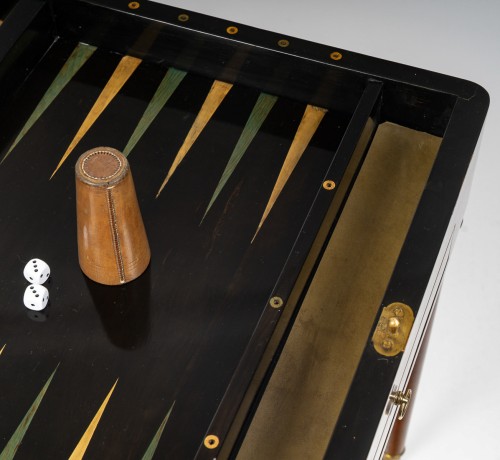 Table à jeux formant bureau en acajou et marqueterie de la fin du XVIIIe siècle - Directoire