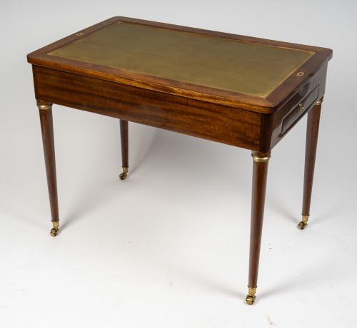 Antiquités - Table à jeux formant bureau en acajou et marqueterie de la fin du XVIIIe siècle