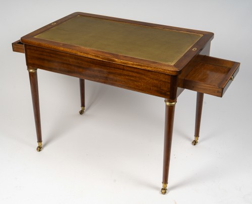 Antiquités - Table à jeux formant bureau en acajou et marqueterie de la fin du XVIIIe siècle