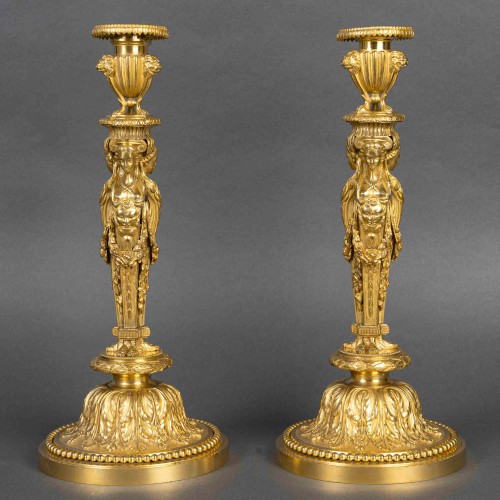 Paire de flambeaux en bronze doré d’après Dugourc et Rémond  - Luminaires Style 
