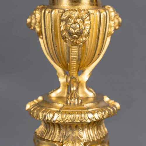 XIXe siècle - Paire de flambeaux en bronze doré d’après Dugourc et Rémond 