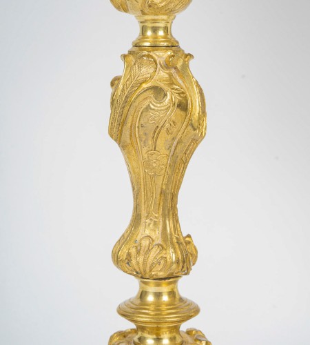Paire de flambeaux en bronze doré style Rocaille, montée en lampes, Palais Ducal de Nevers vers 1820 - Restauration - Charles X
