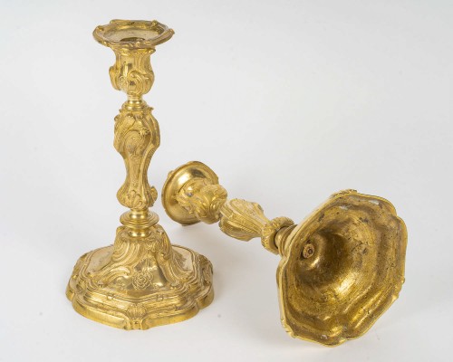 Antiquités - Paire de flambeaux en bronze doré style Rocaille, montée en lampes, Palais Ducal de Nevers vers 1820
