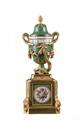 Horloge circulaire tournante Louis XVI en porcelaine de Sèvres