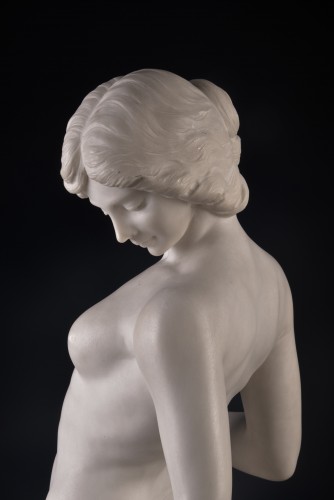 Jeune femme ne en albâtre italien de la fin du XIXe siècle - Sculpture Style Napoléon III