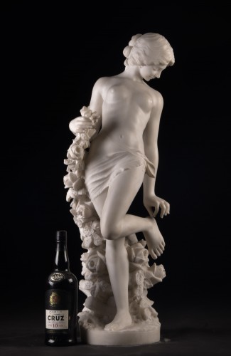 Antiquités - Jeune femme ne en albâtre italien de la fin du XIXe siècle