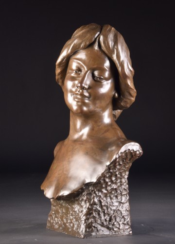 Sculpture Sculpture en Bronze - Buste féminin d'Arthur Puyt (1873-1955)