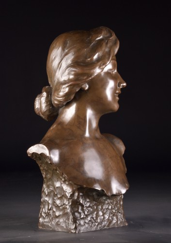 Antiquités - Buste féminin d'Arthur Puyt (1873-1955)
