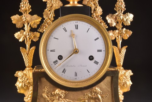 Louis XVI - French Louis XVI mantel clock in gilded bronze