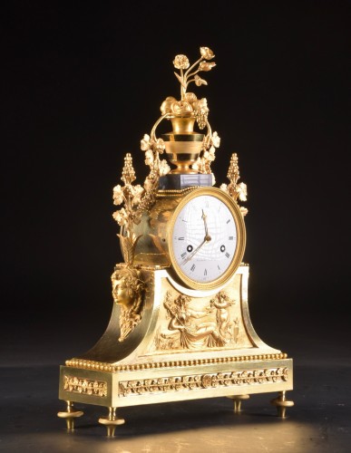Antiquités - Pendule de cheminée Louis XVI en bronze doré