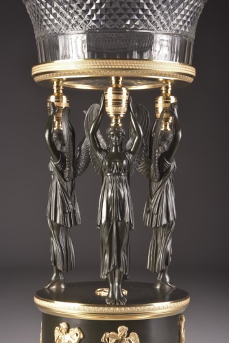Objet de décoration Cassolettes, coupe et vase - Centre de table Empire aux Victoires ailées en bronze patiné et doré