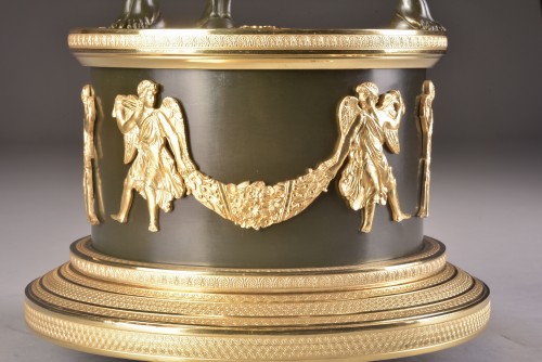 XIXe siècle - Centre de table Empire aux Victoires ailées en bronze patiné et doré