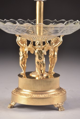 An Early Empire Table Centerpiece, In Gilt Bronze Decorated With Three Putt - Decorative Objects Style Empire