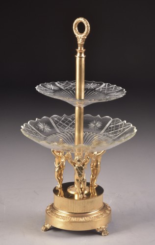 Objet de décoration Cassolettes, coupe et vase - Centre de table Empire en bronze doré à décor de trois Amours