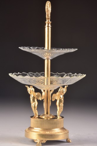 An Early Empire Table Centerpiece, In Gilt Bronze Decorated With Three Putt - Empire