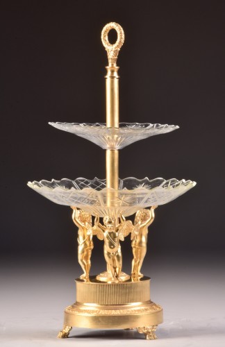 Antiquités - Centre de table Empire en bronze doré à décor de trois Amours