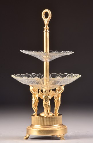 Antiquités - An Early Empire Table Centerpiece, In Gilt Bronze Decorated With Three Putt