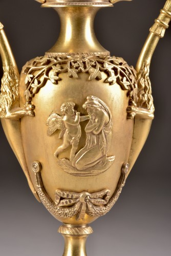Étonnante paire d'amphores à anses en forme de dragons - Mora Antiques
