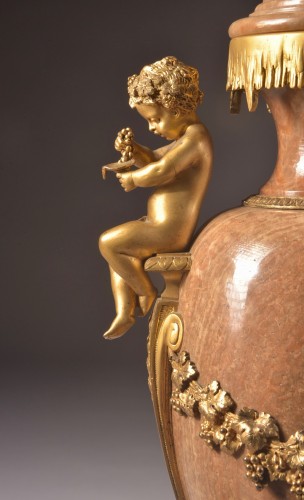 XIXe siècle - Paire de cassolettes en onyx et bronze doré