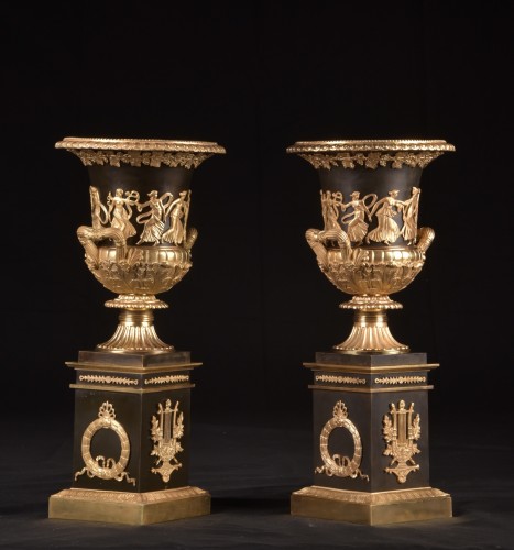 A Pair Of Medici Empire Vases/urns - 