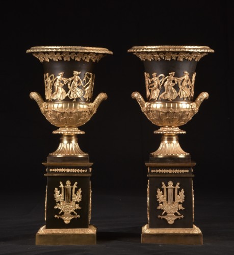 19th century - A Pair Of Medici Empire Vases/urns