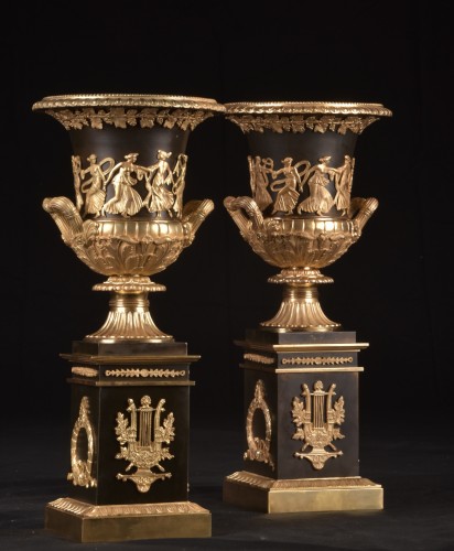 A Pair Of Medici Empire Vases/urns - Empire