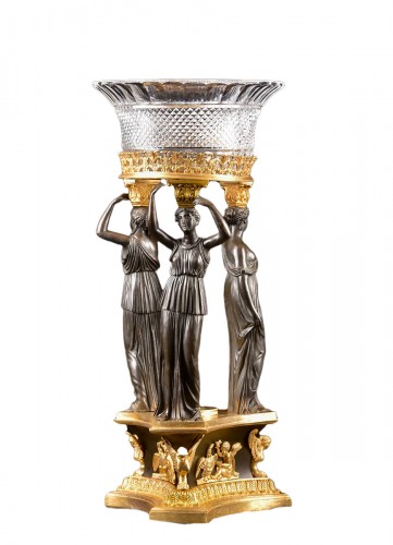 Grand centre de table à trois Cariatides