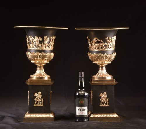 Objet de décoration Cassolettes, coupe et vase - Grande paire d'urnes en bronze fin 19e