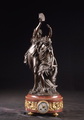 XIXe siècle - Grande pendule trois pièces en bronze doré, bronze et marbre d'après Clodion