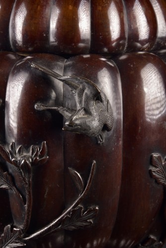 Support d’ikebana japonais en bronze avec oiseaux et chauves-souris – Période Meiji - Mora Antiques