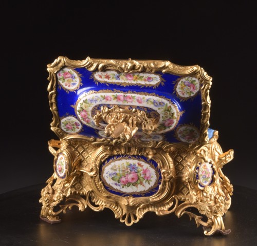 19th-Century French Porcelain and Gilt Bronze jewelry casket - 