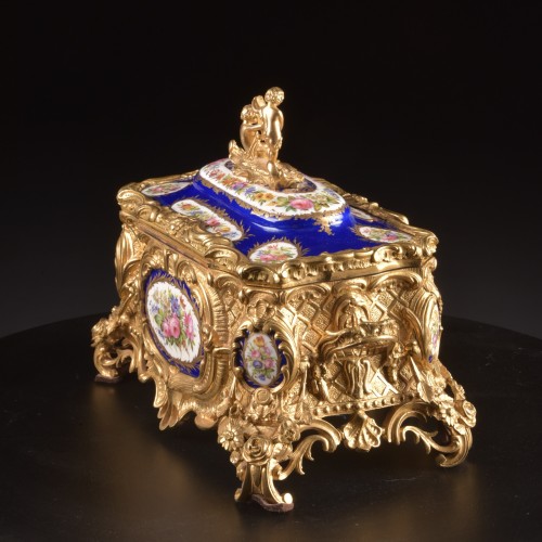 Napoléon III - 19th-Century French Porcelain and Gilt Bronze jewelry casket