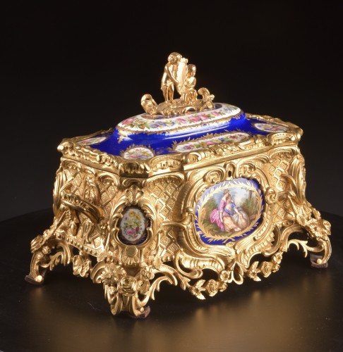 Antiquités - 19th-Century French Porcelain and Gilt Bronze jewelry casket