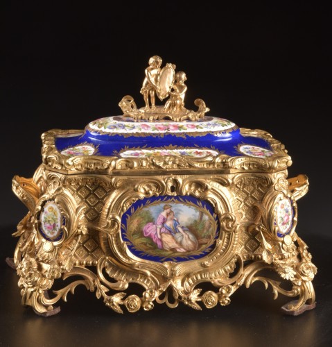 Antiquités - 19th-Century French Porcelain and Gilt Bronze jewelry casket