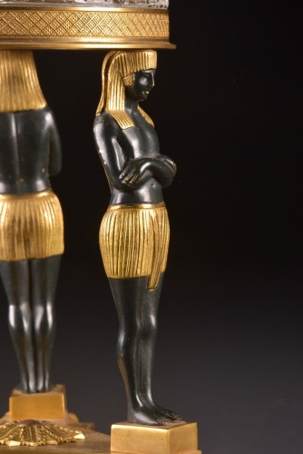 Antiquités - Paire de cassolettes aux figures égyptiennes – France,XIXe siècle