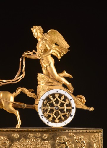 Pendule à char allégorique en bronze doré, époque Empire - Horlogerie Style Empire