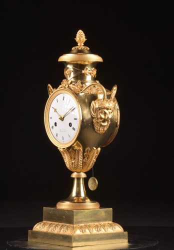 An Empire Gilt-bronze Vase Clock, Signed Buzé à Paris, Early 19th Century - Horology Style Empire