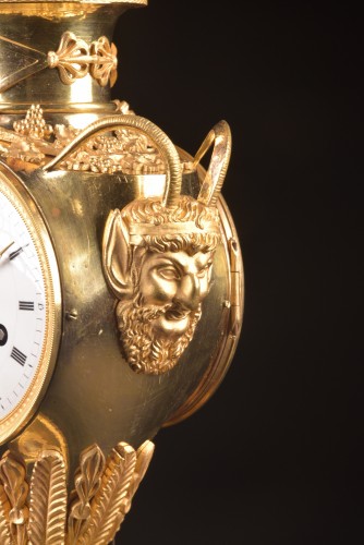 An Empire Gilt-bronze Vase Clock, Signed Buzé à Paris, Early 19th Century - 