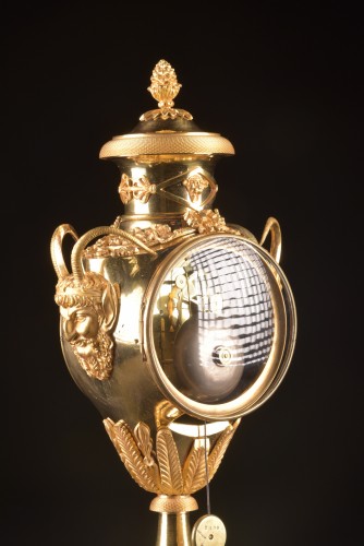 Empire - An Empire Gilt-bronze Vase Clock, Signed Buzé à Paris, Early 19th Century