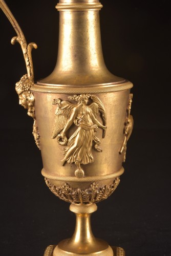Antiquités - Pair Of Empire Gilt Bronze Pouring Vases