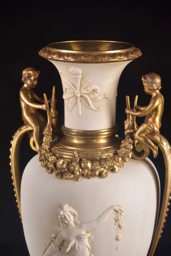 Napoléon III - Pair Of Napoleon III Vases In Biscuit And Gilt Bronze