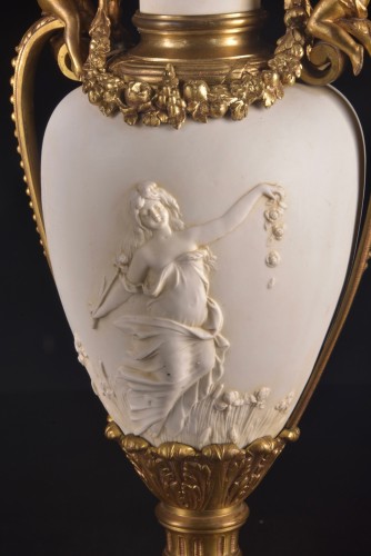 Antiquités - Pair Of Napoleon III Vases In Biscuit And Gilt Bronze