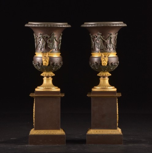 19th century - Pair Of Medici Vases In Patinated Bronze And Gilt Bronze