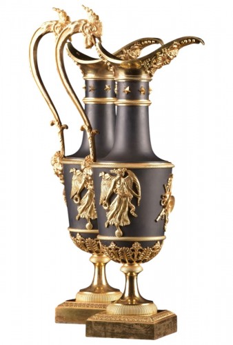 Paire d’aiguières en bronze doré et patiné d'époque Empire