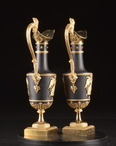 Paire d’aiguières en bronze doré et patiné d'époque Empire - Objet de décoration Style Empire